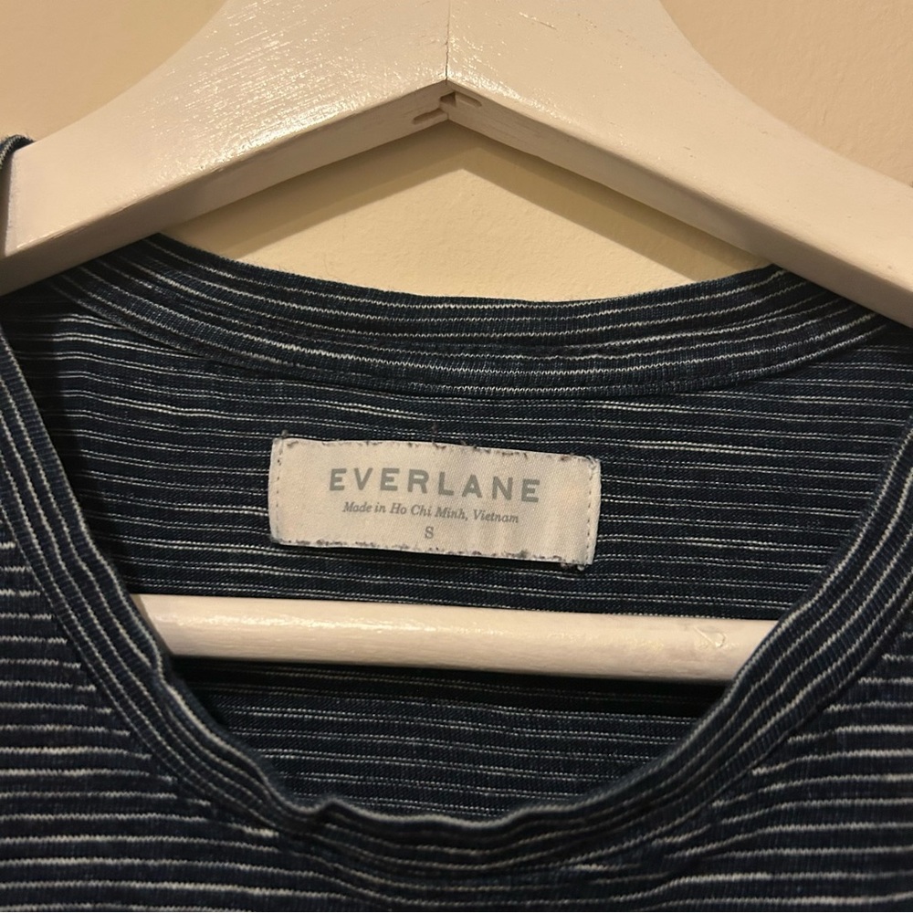 Everlane Shirt Navy Blue Striped Women's Small Short Sleeve Crew Neck Pocket Tee - Picture 4 of 7